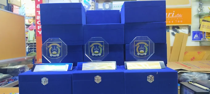 Plakat Akrilik Segi 8